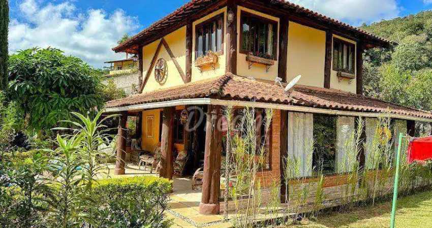 Casa com 4 dormitórios à venda, 190 m² por R$ 1.100.000,00 - Albuquerque - Teresópolis/RJ