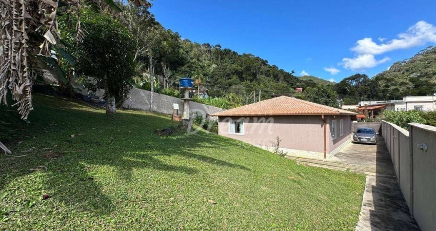 Casa com 3 dormitórios à venda, 99 m² por R$ 570.000,00 - Albuquerque - Teresópolis/RJ
