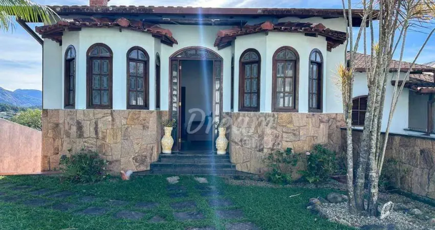 Casa com 3 dormitórios, 284 m² - venda por R$ 950.000,00 ou aluguel por R$ 7.150,00/mês - Fazendinha - Teresópolis/RJ