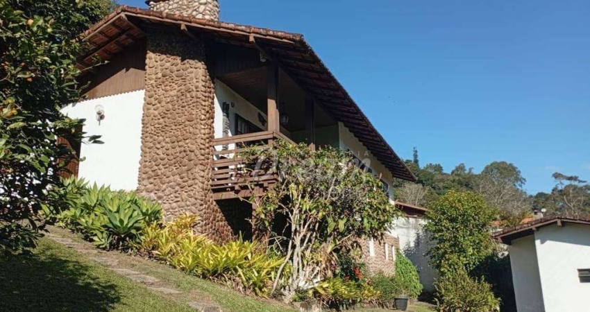 Excelente casa com 3 dormitórios à venda, 195 m² por R$ 850.000 - Albuquerque - Teresópolis/RJ