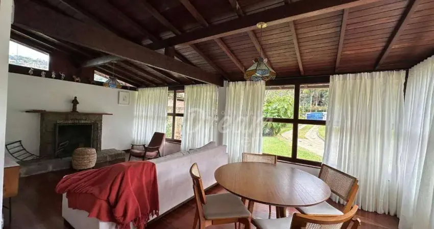 Sítio Urbano com 5.000m² plano, 2 nascentes, 3 Casas por R$ 1.200.000 - Parque do Imbui - Teresópolis/RJ