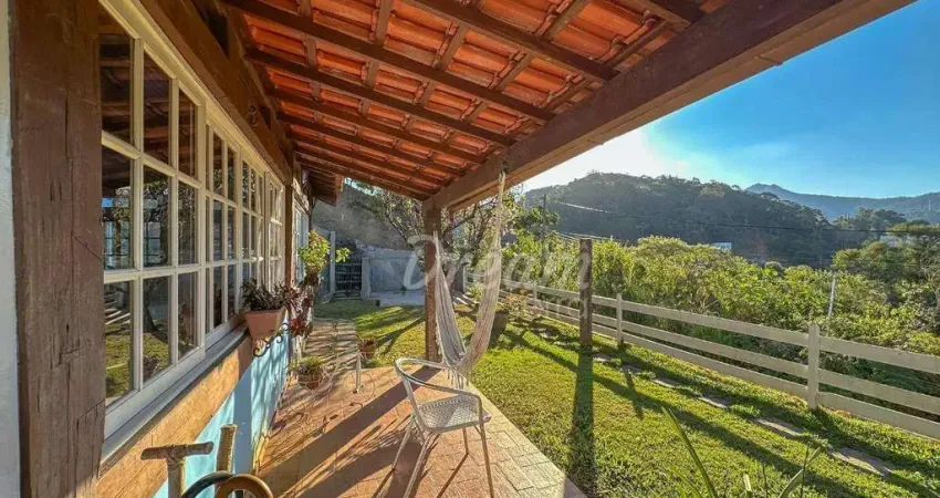 Casa com 5 dormitórios à venda, 220 m² por R$ 990.000,00 - Golfe - Teresópolis/RJ