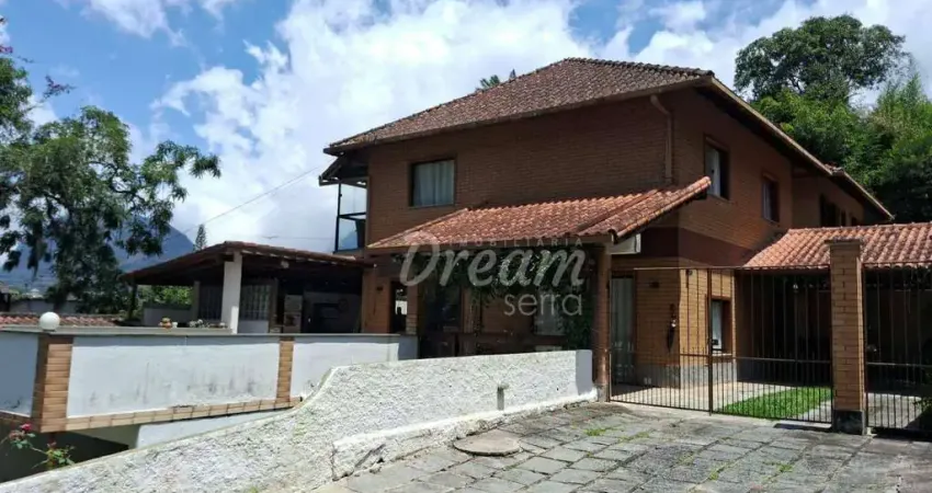 Casa com 3 dormitórios à venda, 326 m² por r$ 750.000,00 - araras - teresópolis/rj