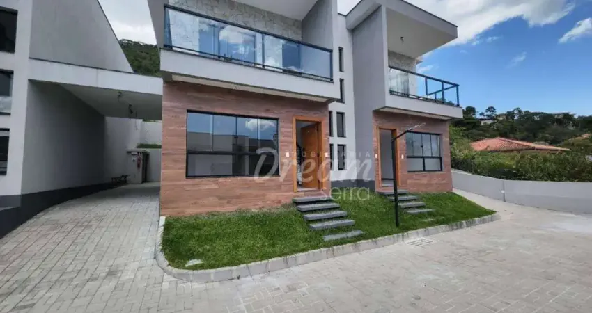 Casa com 3 dormitórios, 139 m² - venda por r$ 998.000,00 ou aluguel por r$ 6.933,33/mês - golfe - teresópolis/rj