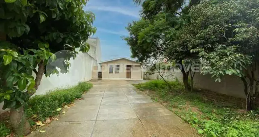 Casa com 3 quartos para alugar na Rua Coronel Carlos Bardelli, 569, Cajuru, Curitiba