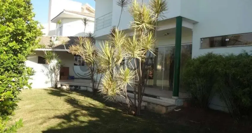 Sobrado com 3 suítes no condomínio portal de itaíci em indaiatuba.