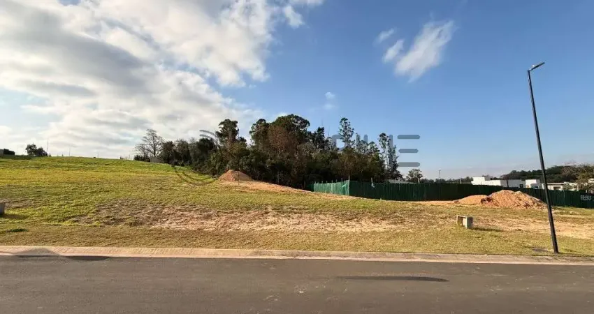 Terreno com metragem de 607 m² no condomínio parque villa dos pinheiros em indaiatuba.