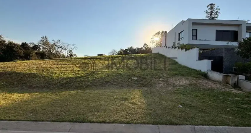 Terreno com metragem de 540 m² no condomínio parque villa dos pinheiros em indaiatuba.
