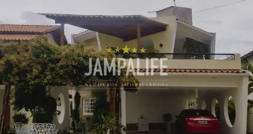 Linda casa com porteira fechada em condomínio no Altiplano Cabo Branco