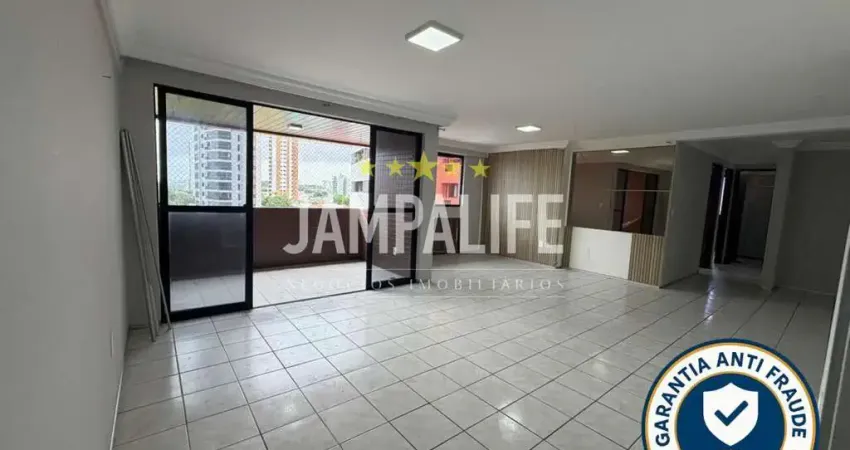 Apartamento amplo na Av. Epitácio Pessoa em condomínio estilo clube