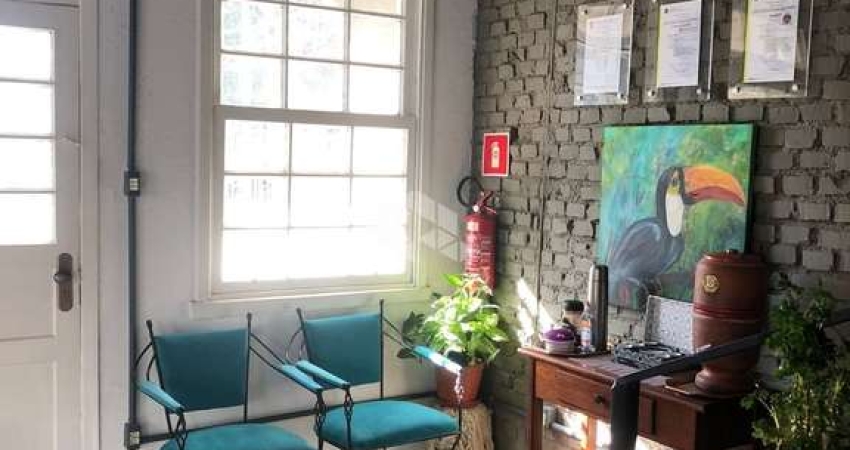 Casa com 3 quartos à venda na Avenida Assis Brasil, 911, Passo da Areia, Porto Alegre