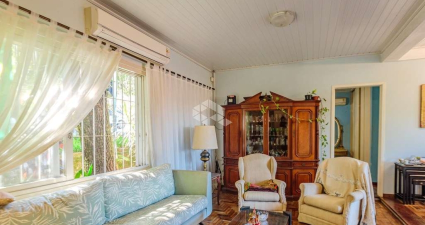 Casa com 3 quartos à venda na Rua João Berutti, 336, Chácara das Pedras, Porto Alegre