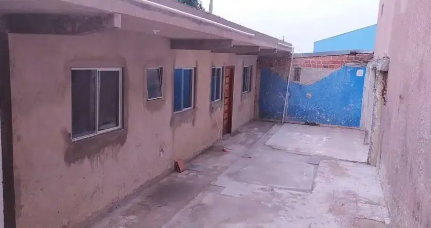 Casa com 2 quartos para locação no bairro Sitio Cercado, Curitiba - PR