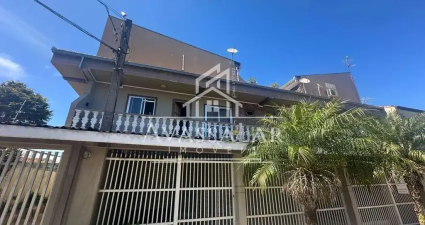 Sobrado com lojas comerciais, kitnet e espaço gourmet no sítio cercado