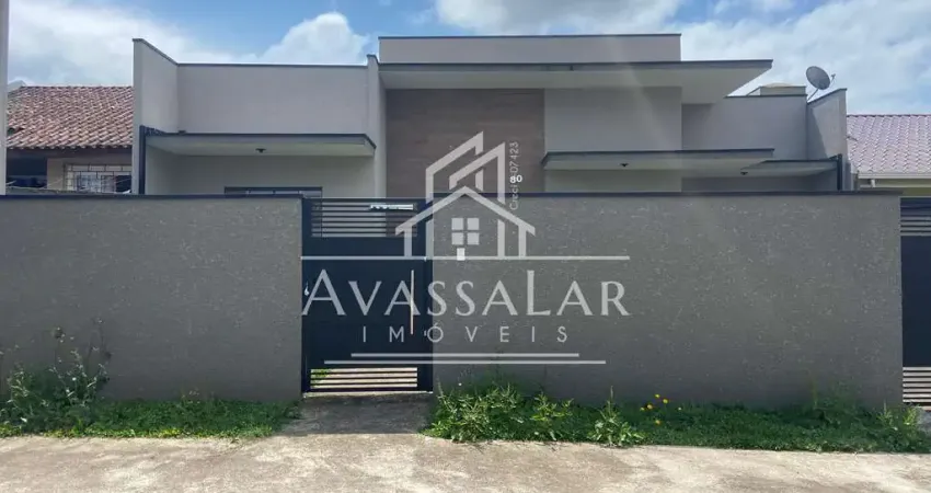 Casa à venda no bairro eucaliptos com 3 quartos, amplo terreno e 3 vagas de garagem