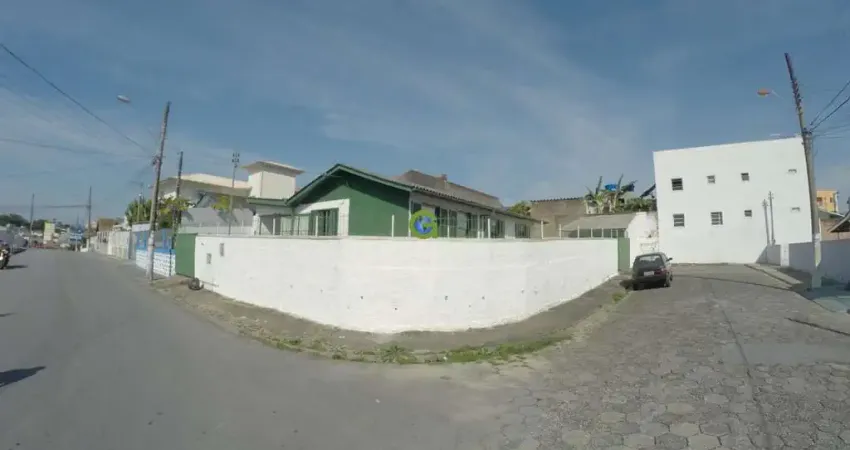 Casa à venda no bairro Forquilhinhas em São José, 100 m², 4 dormitórios sendo 1