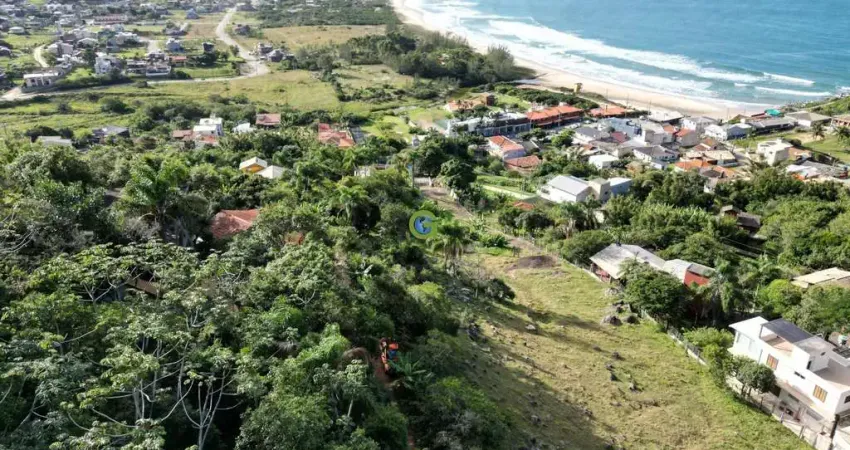 Terreno com vista privilegiada para o mar, na Praia da Gamboa, em Garopaba.
