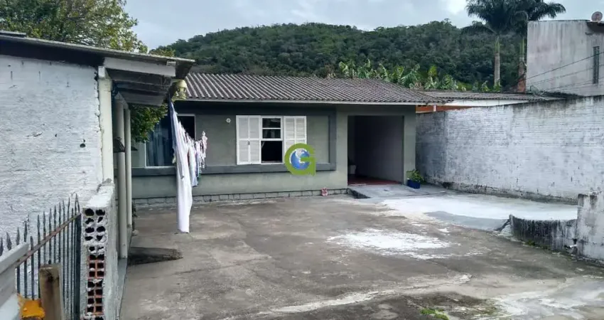 Casa com 3 quartos à venda na Rua Valmir Gualberto de Oliveira, 201, Forquilhinhas, São José