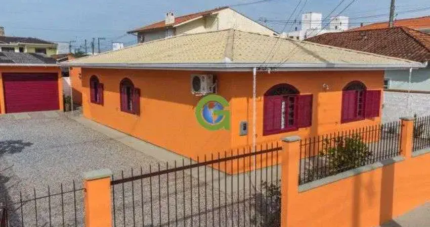 Casa à venda no Aririú, em Palhoça com 90 m² de área privativa, 4 dormitórios, 1