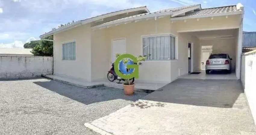 Casa Semi-Mobiliada com Amplo Terreno à Venda na Barra do Aririú, Palhoça