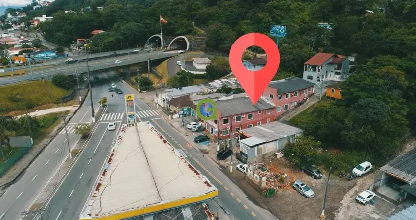 Ótimo imóvel comercial à venda no Saco dos Limões, em Florianópolis.