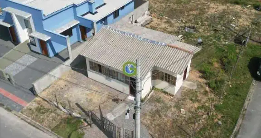 Casa de esquina a venda no Lot. Vale Verde, no bairro Bela Vista em Palhoça.