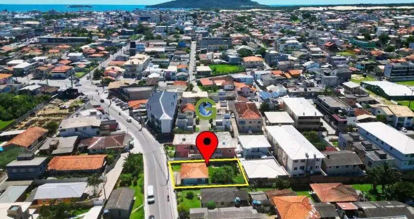 Casa com terreno de 360 ​​m² à venda na Praia dos Ingleses, a 1.900m do mar!