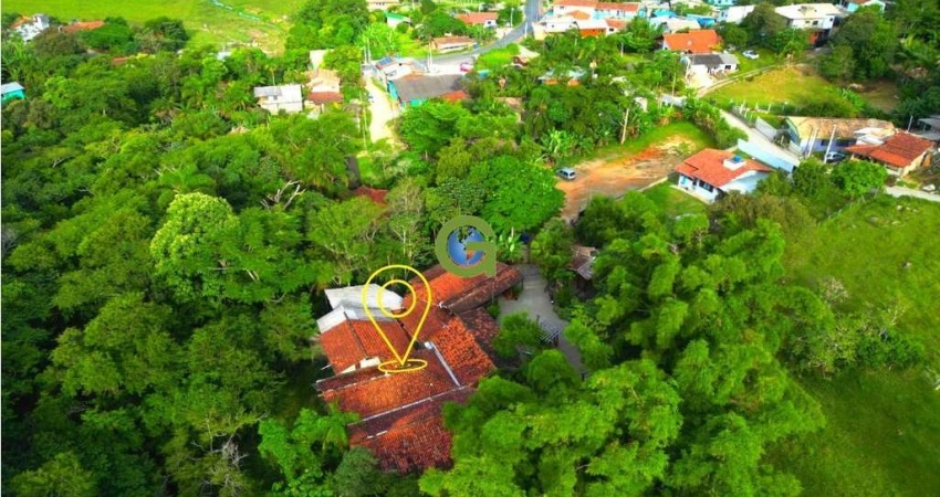 Oportunidade rara em Garopaba: ponto comercial com acesso à cachoeira!