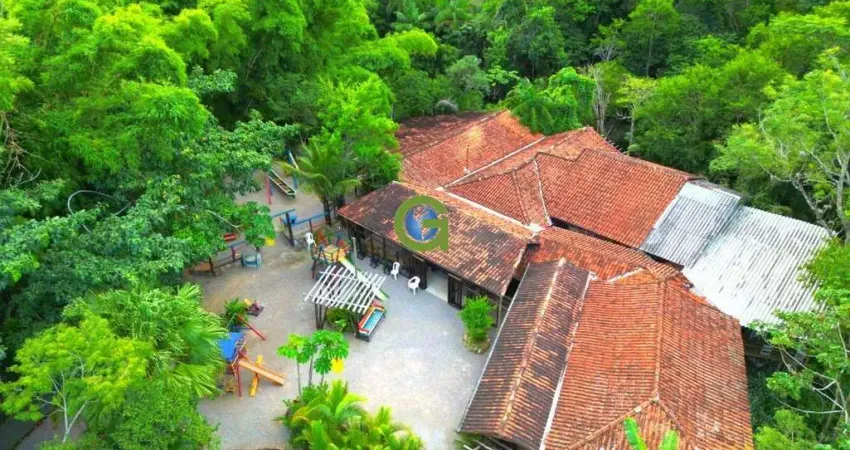 Oportunidade rara em Garopaba: ponto comercial com acesso à cachoeira!