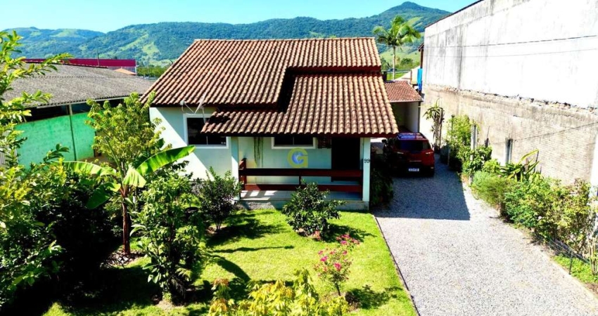 Casa à venda no Centro de Paulo Lopes com 2 dormitórios