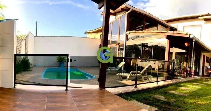 Casa à venda em Garopaba, a 3 km da Praia do Rosa – 4 dormitórios e piscina