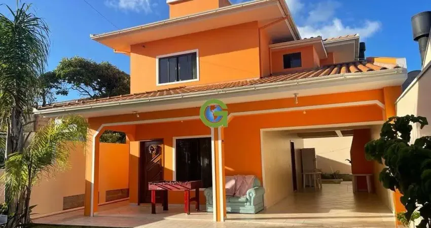 Excelente oportunidade! Casa com 4 suítes no Centro de Garopaba/SC a 150m do mar