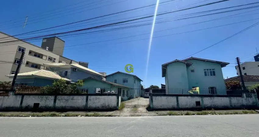 Casa comercial a venda bairro ponte do imaruim palhoça/sc, conta com 4 apartamen