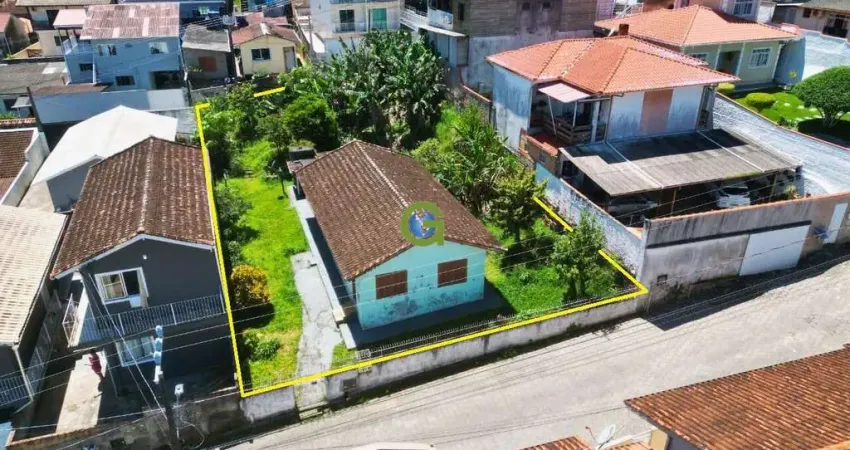 Casa com terreno amplo e acesso por duas ruas – fazenda santo antônio, são josé/