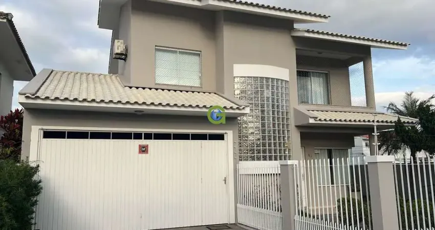 Casa de alto padrão em condomínio fechado com piscina no centro de palhoça/sc