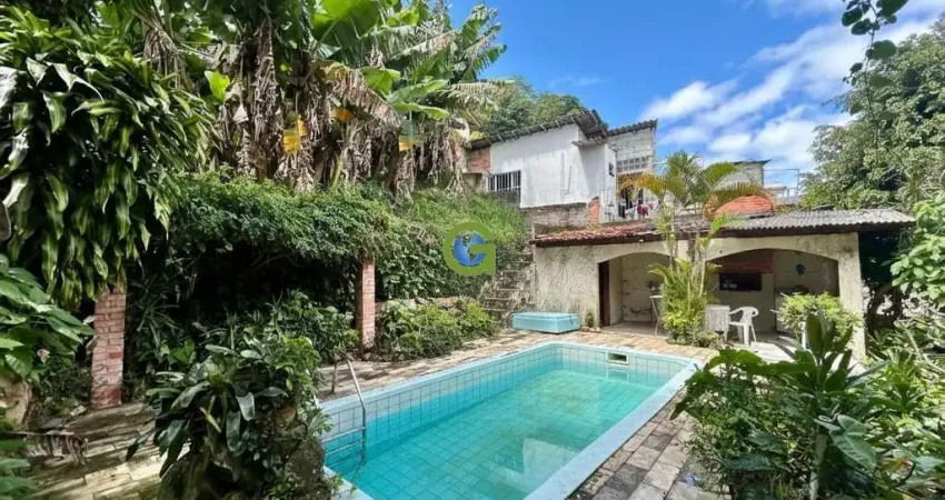 Casa 4 quartos, piscina, salas comerciais e amplo terreno – ponta de baixo - são