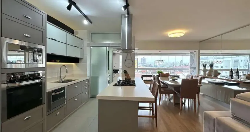 Apartamento com 03 dormitórios sendo 02 suítes à venda em Barreiros, São José/SC