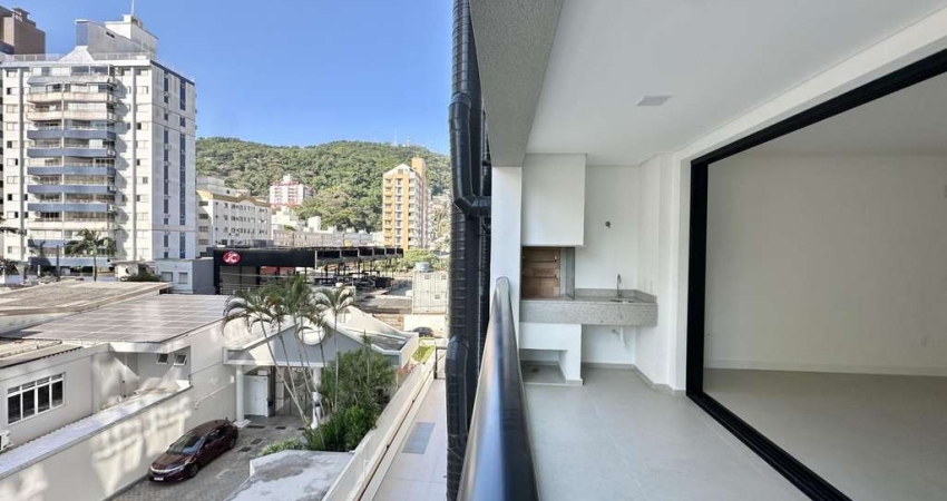Apartamento com 03 dormitórios a venda no Urban, Centro de Florianópolis.