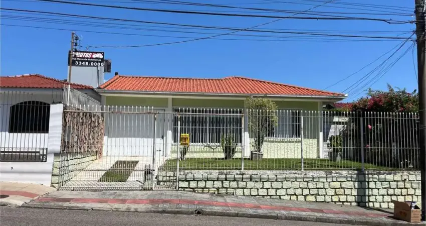 Ampla casa com edícula no Jardim Atlântico em Florianópolis/SC