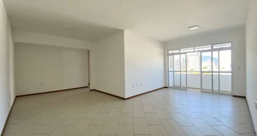 Apartamento Amplo no Centro de Palhoça, SC