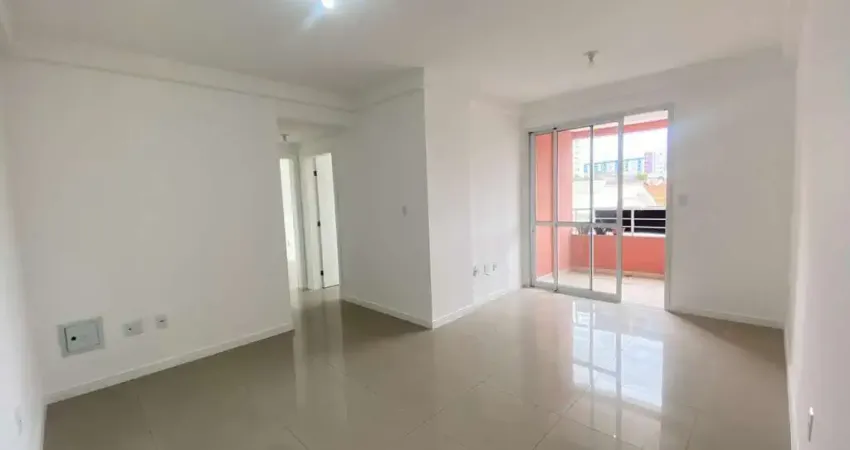 Apartamento de 02 dormitórios com suíte no bairro Barreiros.