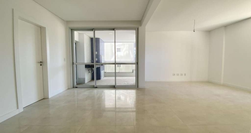 Apartamento 04 dormitórios sendo 1  suíte, a venda em Campinas, São José, SC.