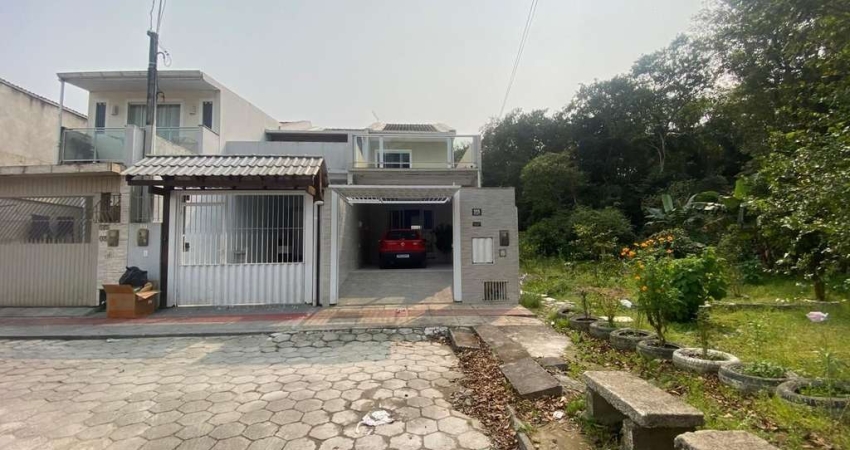 Sobrado localizado em Forquilhas, São José SC