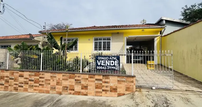 Casa ampla com 91m² de área privativa com 3 dormitórios 1 suíte no Ipiranga - São José - SC
