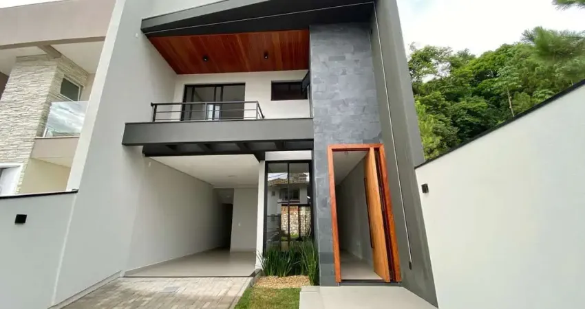 Casa a venda com 3 dormitórios, no bairro Ipiranga.