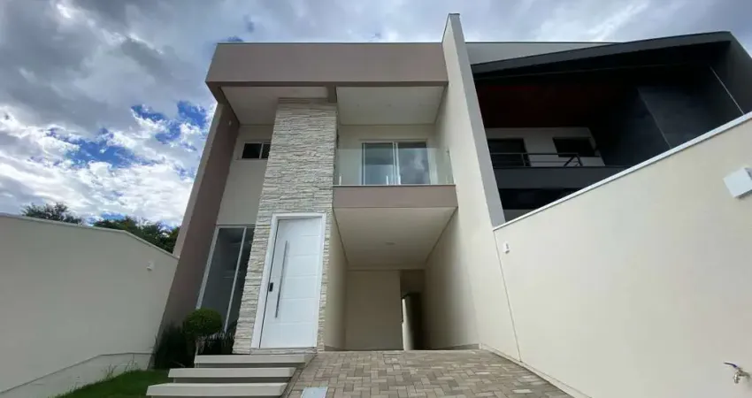 Sobrado de 3 dormitórios sendo 1 suíte  no bairro Ipiranga, São José