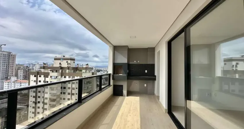 Amplo apartamento com 04 dormitórios, e vista mar de todos os cômodos.