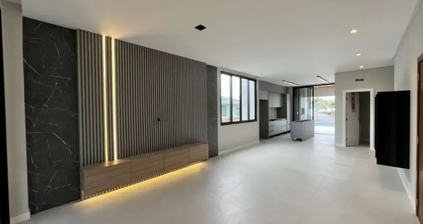 Casa moderna com piscina de borda infinita à venda na Pedra Branca, Palhoça SC