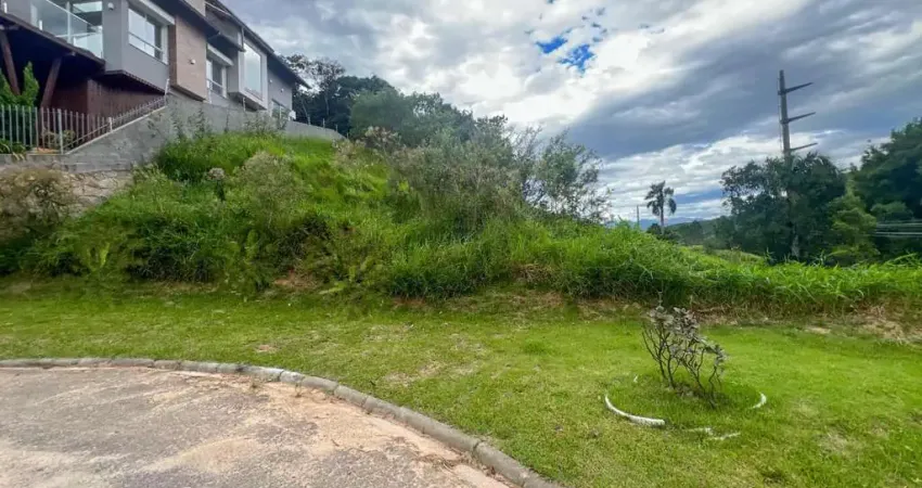 Terreno com 369m2 em aclive à venda, Pedra Branca, Palhoça, SC