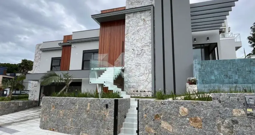 Casa com 3 suítes, semi- mobiliada à venda na Pedra Branca, Palhoça SC